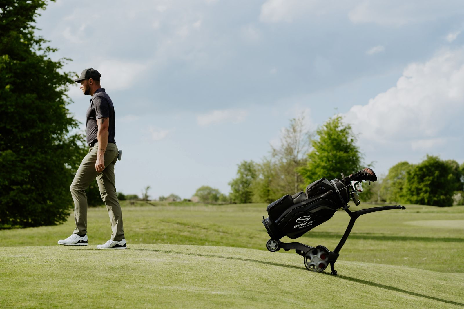 Top Electric Golf Trolleys: Buyer's Guide 2024